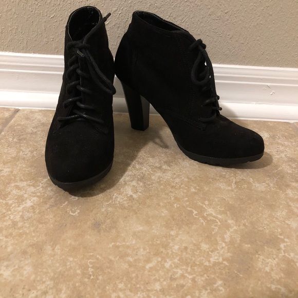 Metaphor Black suede booties - Picture 1 of 5